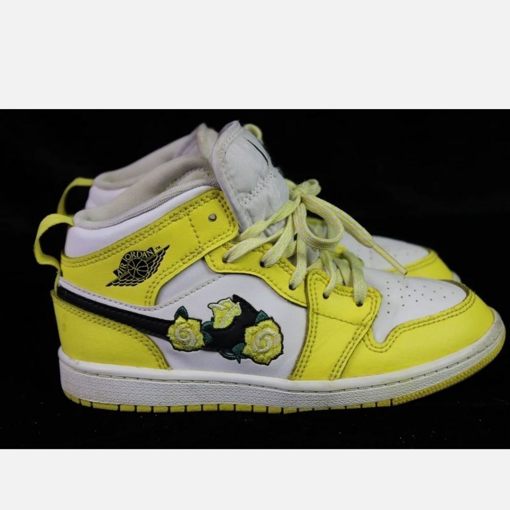 Nike Jordan 1 Mid SE Dynamic Yellow Floral AV5173-700 Youth Size 13C Pre-Owned.